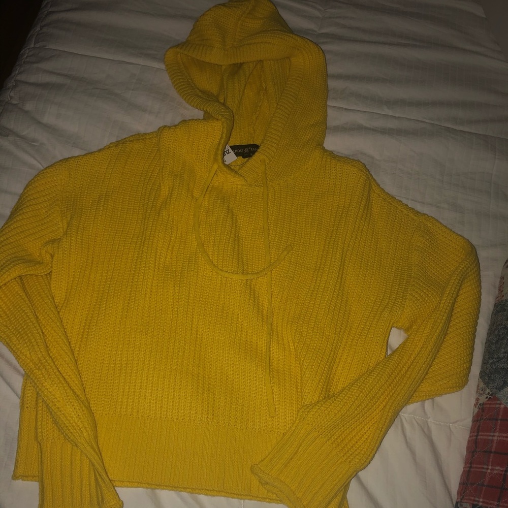 ZUMIEZ Yellow Knit Sweater NEW